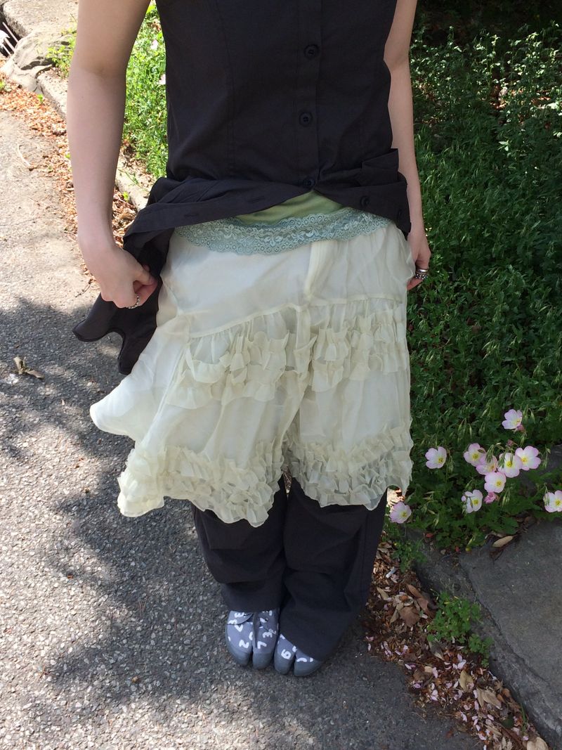 frilling Sheer skirt