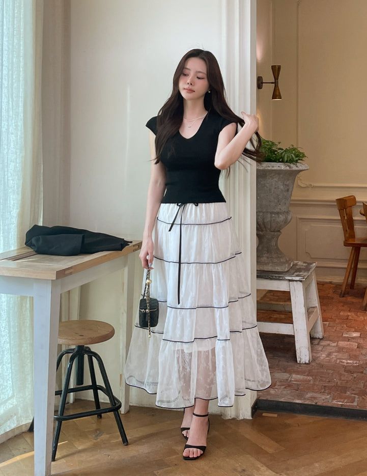 iam mari（アイアム マリ）の「Senne V-neck Sleeveless Knit Lace Tiered Skirt Set（Setup）」