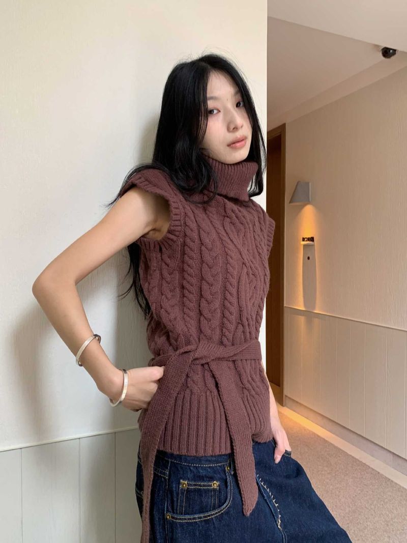 turtleneck twisted strap sleeveless knitwear