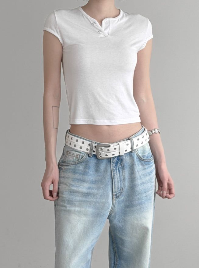 mnem（ムネム）の「Lien Eyelet Henley Neck Open Crop Top（Tops）」