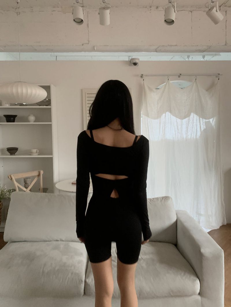 Cutout Back Slit Round Neck Long Sleeve Tee (4 Colors)