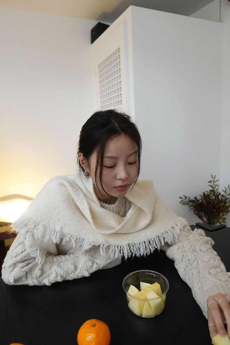 m.o.k（モク）の「mug shawl muffler (2C)（Fashion Accessories）」