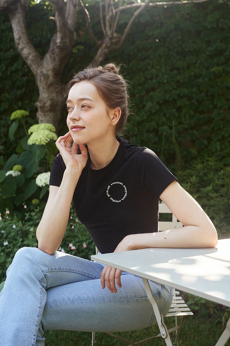 ROUND LOGO CROP T-SHIRTS_2COLORS