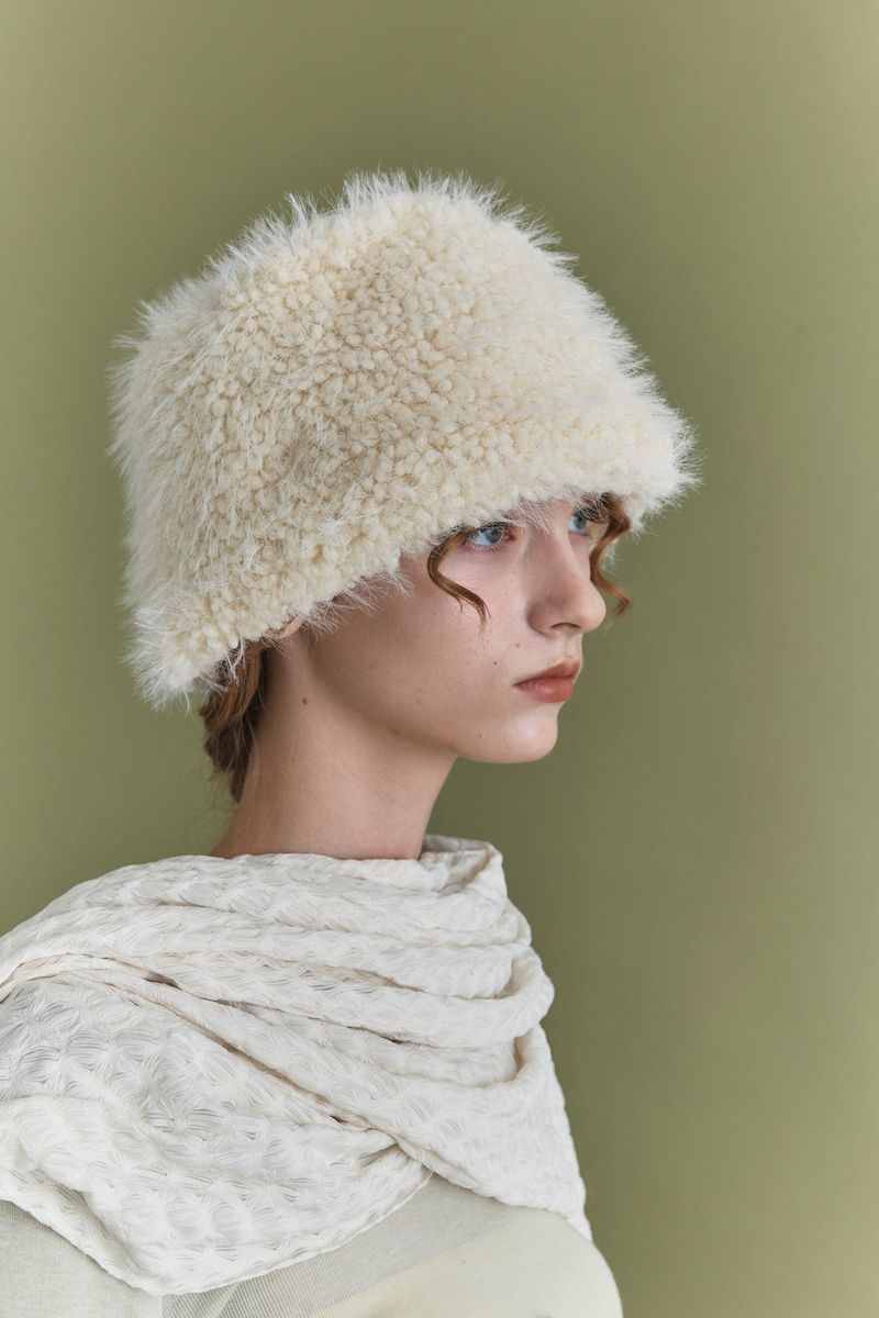 MEATEL HAT IN CREAM WING