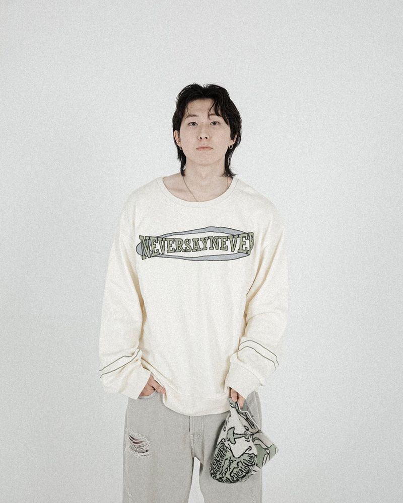neversaynever®︎（ネバーセイネバー）の「エンブロイドワイドクルーネック khaki（Tops）」