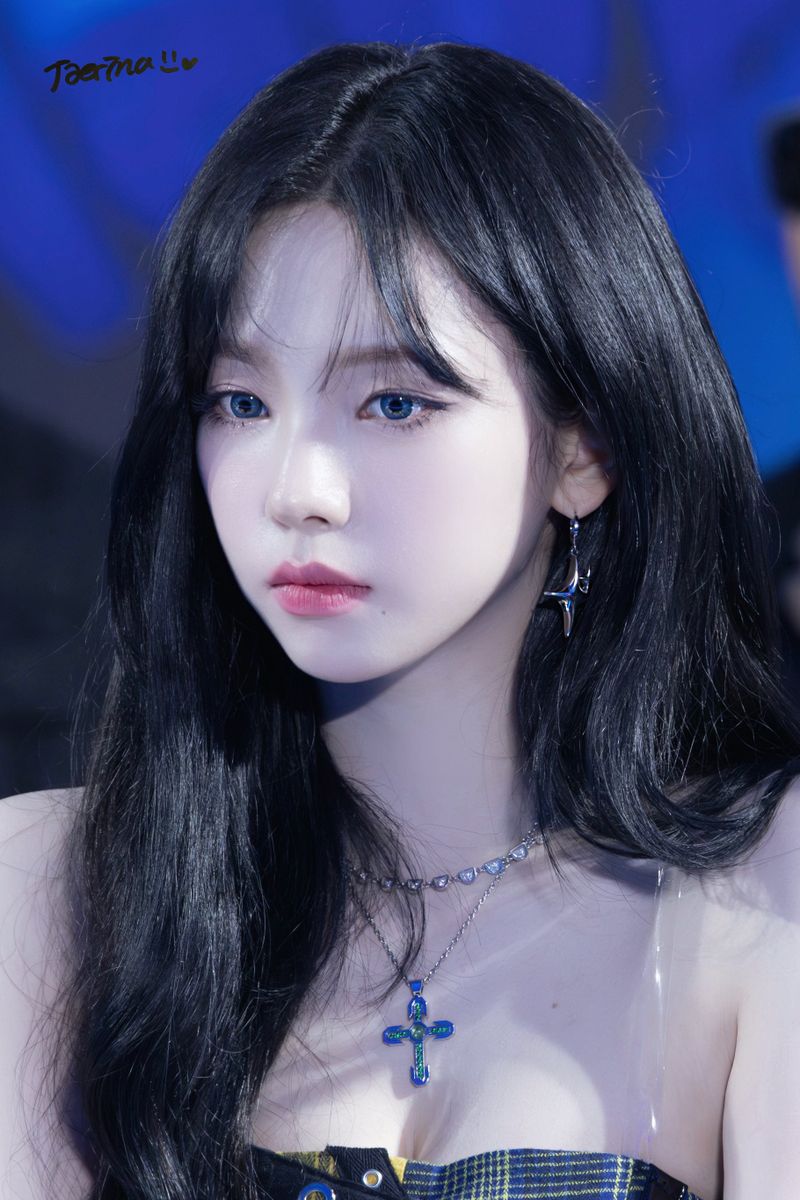  [Aespa Karina, IVE Gaeul Piercing] Sparkle Sparkle Huggies Piercing