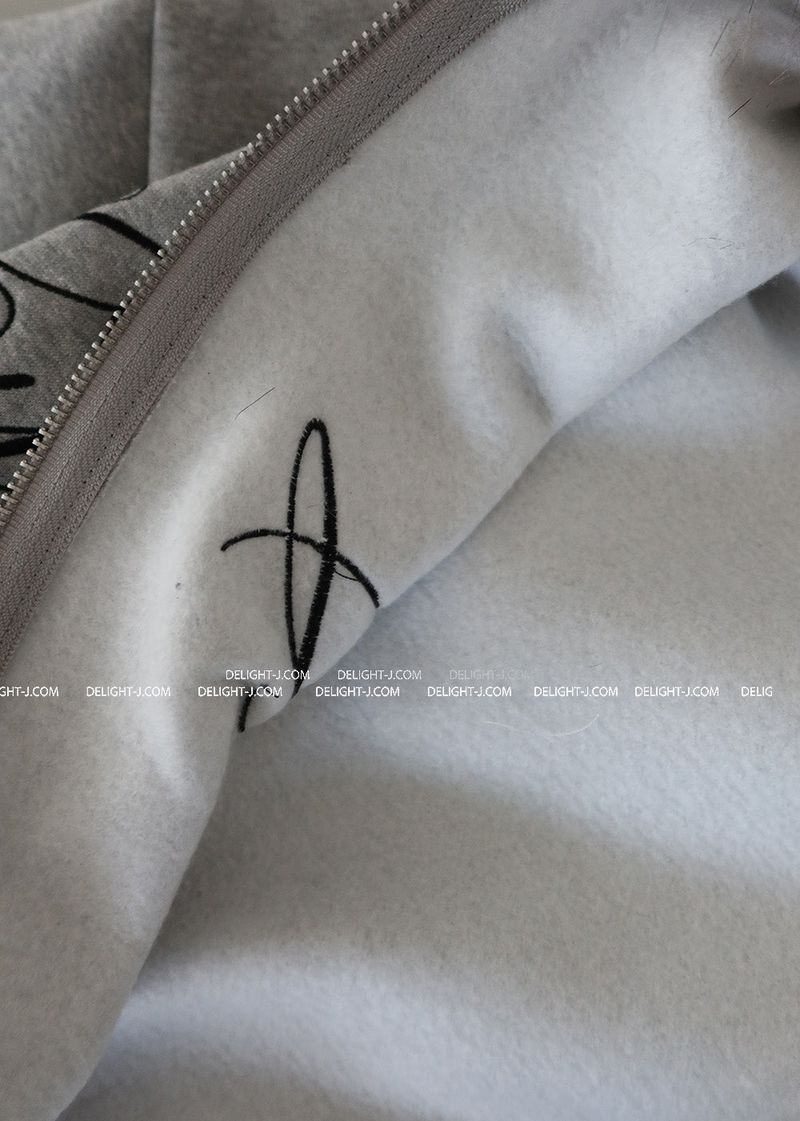 AKI lettering hoodie zip-up
