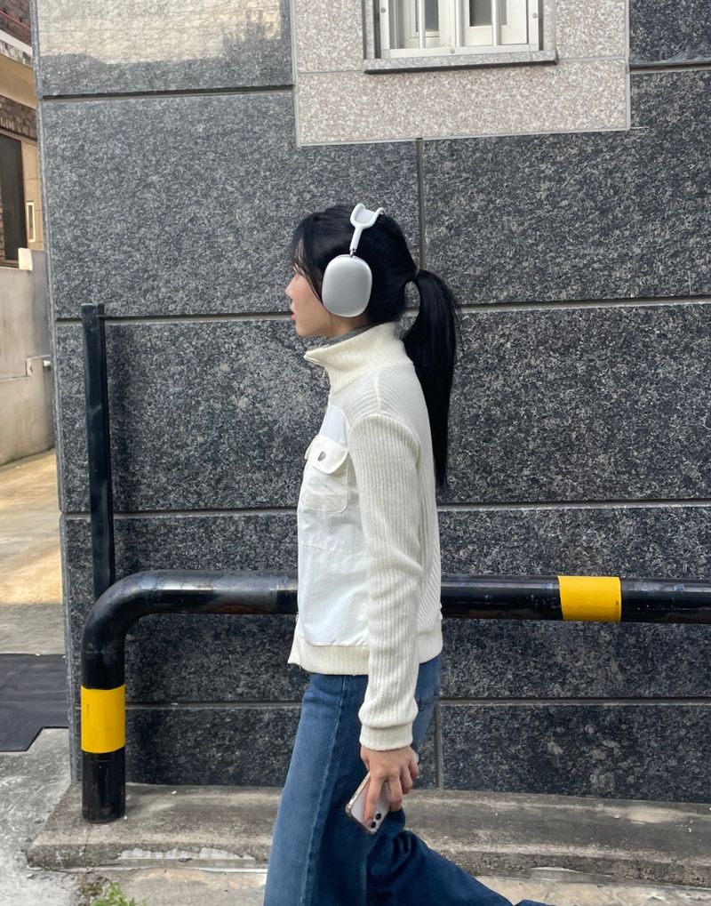Unique pocket knit zip-up