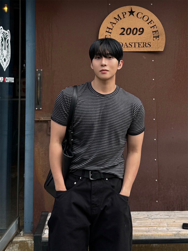 AVAND（アバンド）の「ダンブルストライプマッスルフィットショートスリーブTシャツ（トップス）」