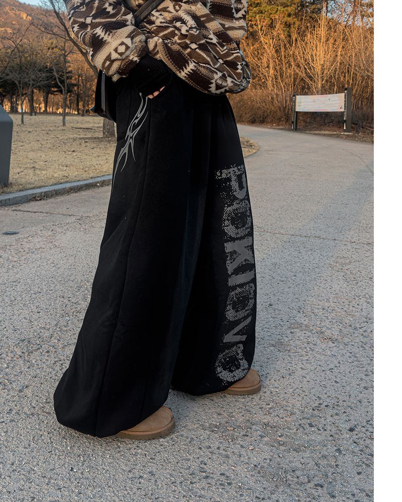 Poki Big Wide Lettering Sweat Pants