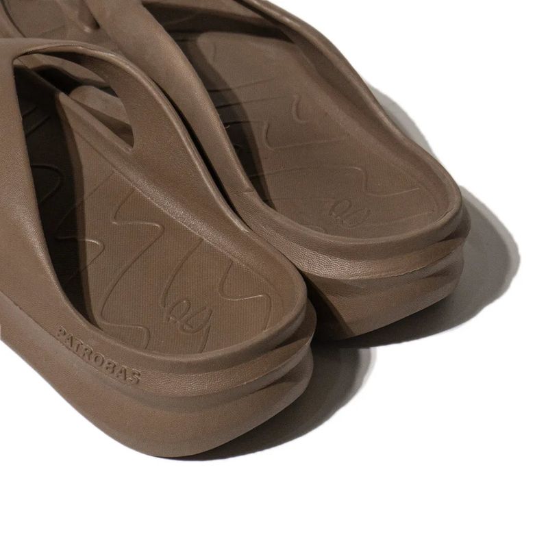 Patrobas Flip Brown Sandals