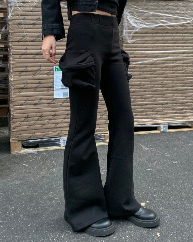 Pocket boots cut pants