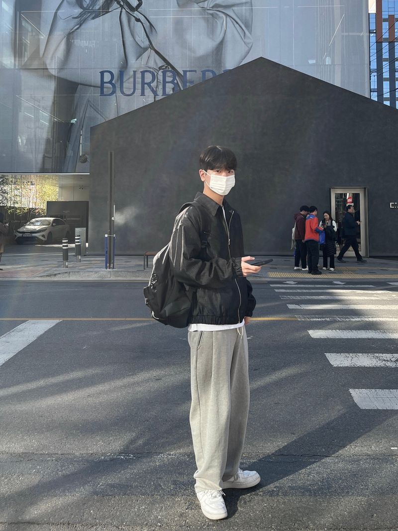 Side pintuck sweatpants