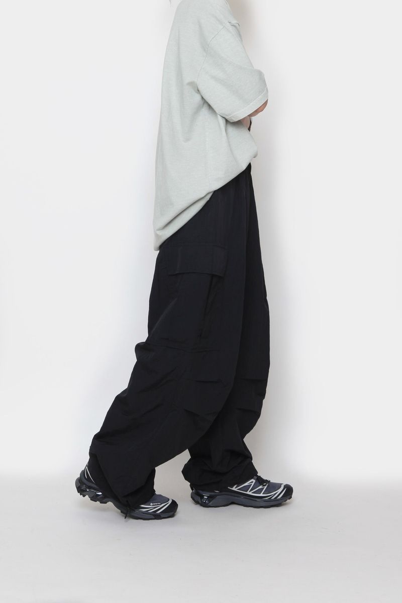 wide pocket cargo pants