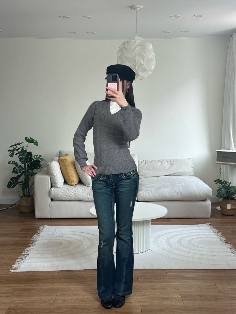 cable v neck knit