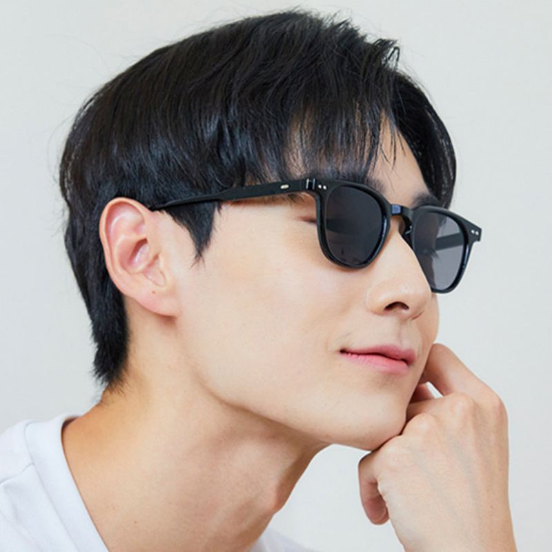 Robin Black / Black UV Lens