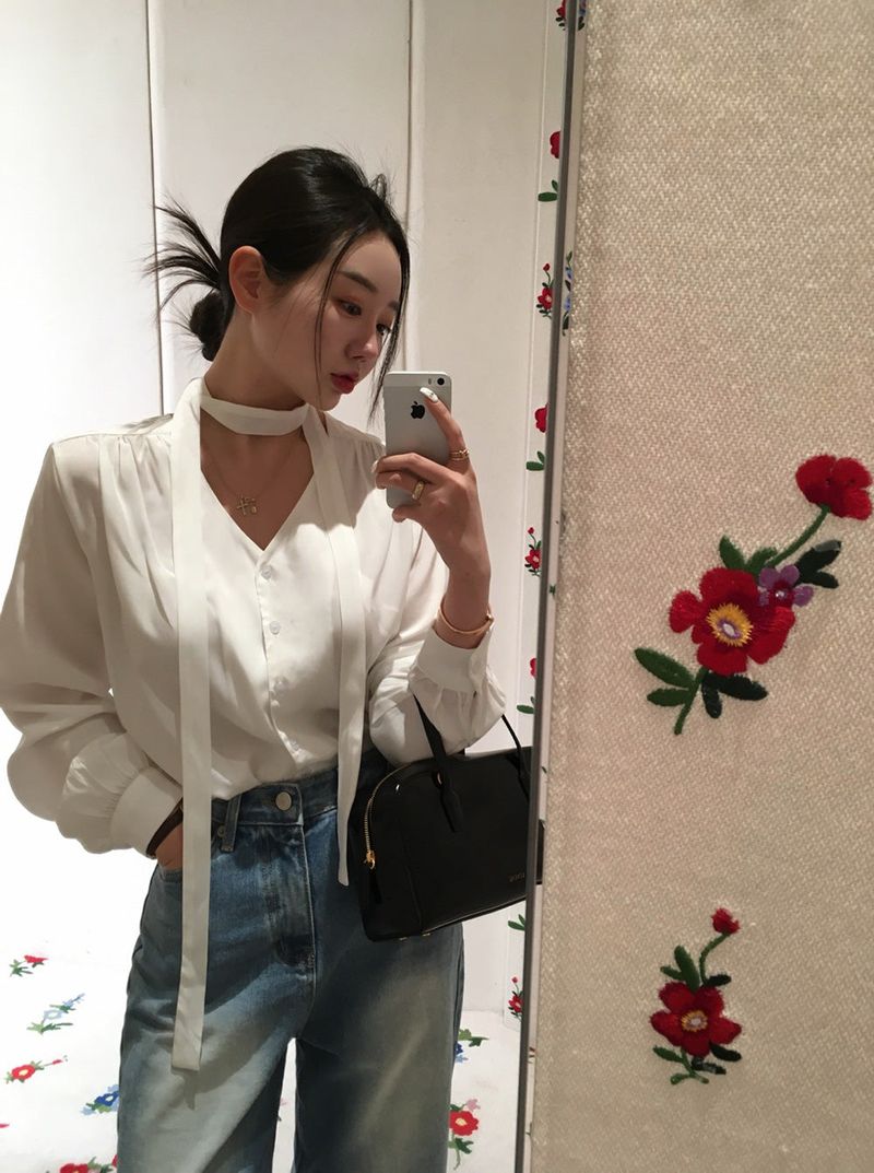[Bellide made] Denzel silk V-neck blouse with tie