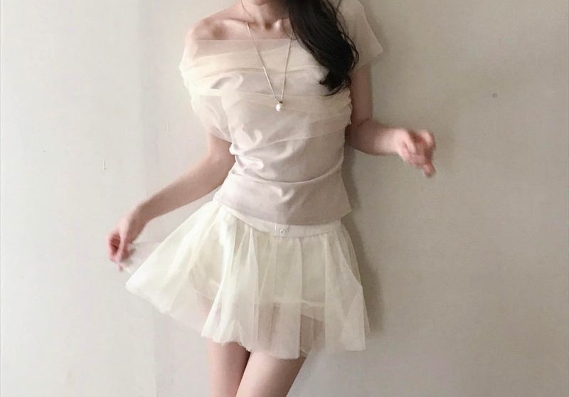 joan button sha lace mini sk