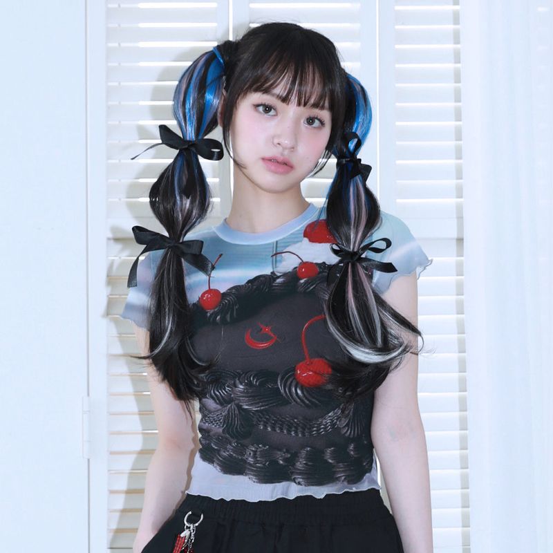 0 4 Devil’s food cake mesh top