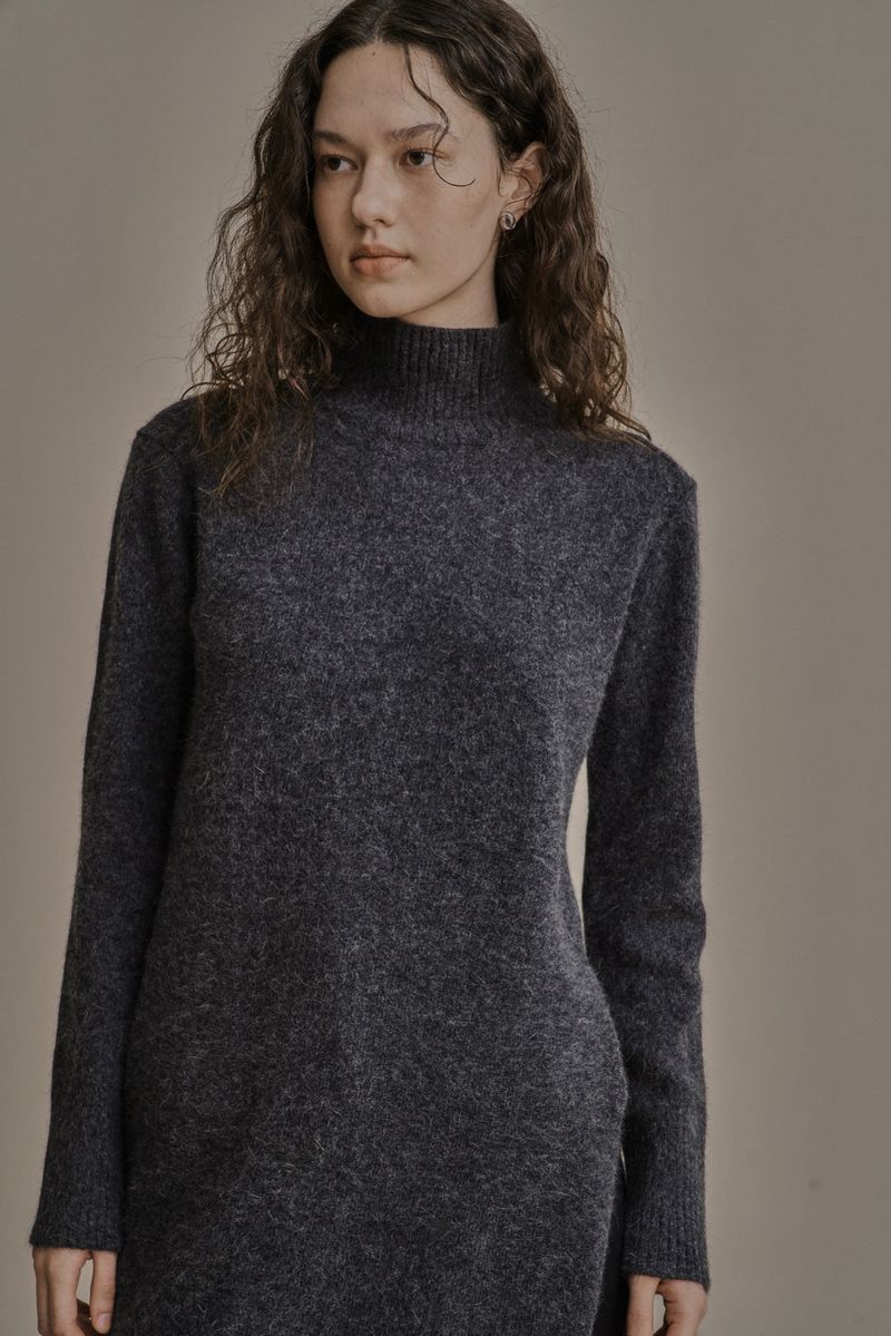 SIDE SLIT TURTLENECK_CHARCOAL