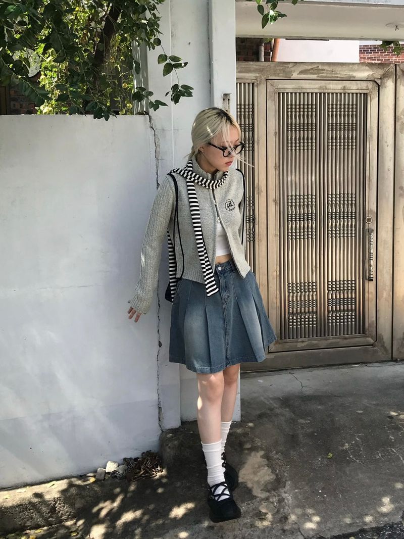 Mickey two tuck mini skirt
