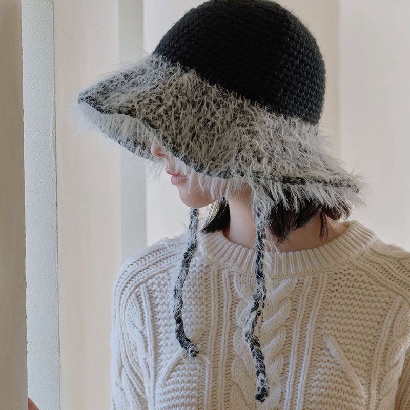 Crochet Knit Round Bucket Hat / Black
