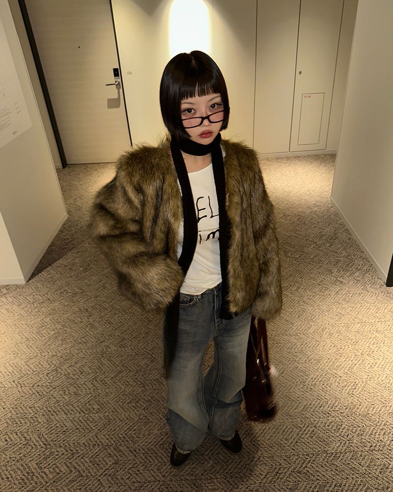 V-neck knit patch long muffler