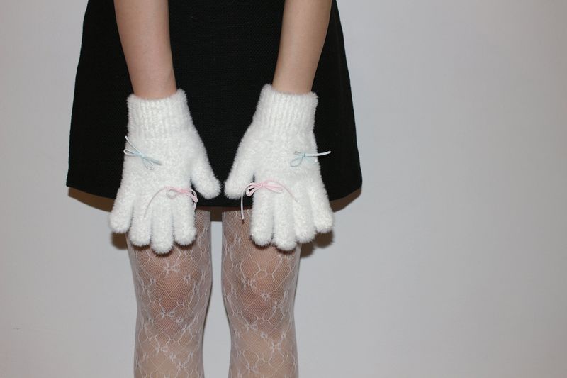 fluffy ribbon touch gloves (white)