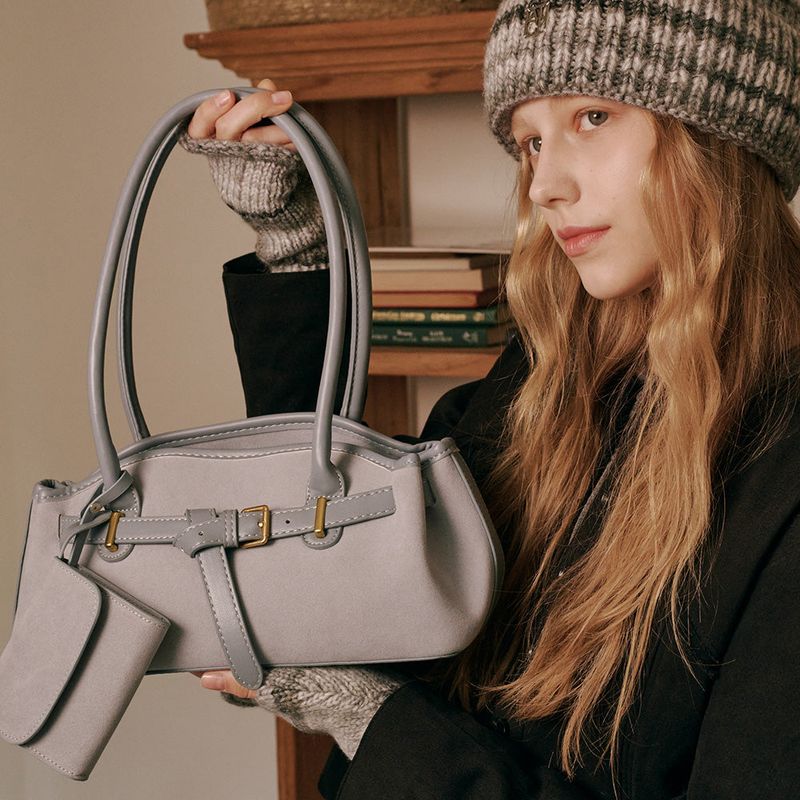 ALLINCOMPLETE（オールインコンプリート）の「Luze Suede Bag (Sky Blue)（Bags）」