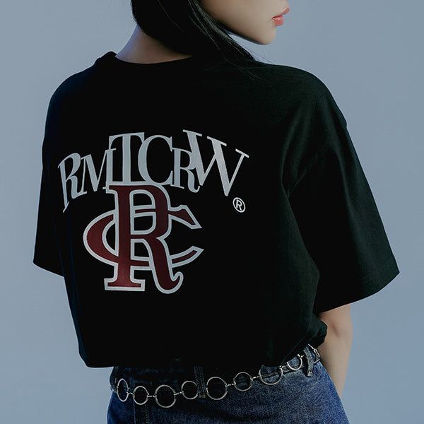 ROMANTIC CROWN（ロマンティッククラウン）の「ATHLETIC LOGO TEE SHIRT_BLACK（Tops）」