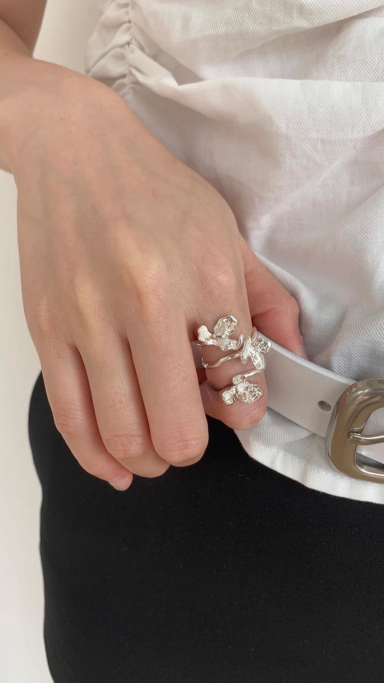 Three flower silver line ring