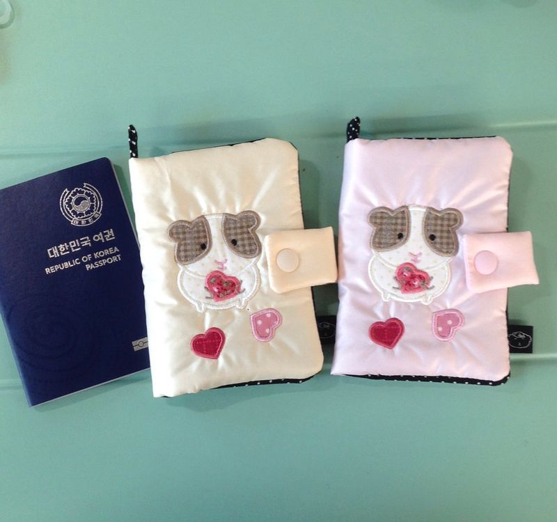 <The Heart-Stealing Guinea>Passport Case