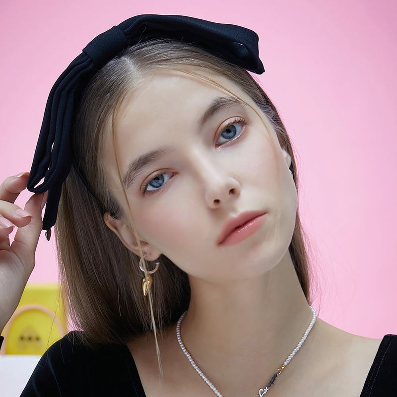 VVV（ブイブイブイ）の「ドロップリボンヘアバンド（ヘアアクセサリー）」