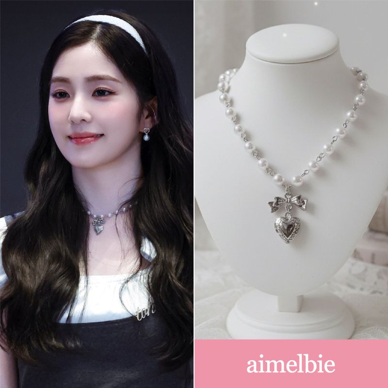 aimelbie(アイメルビー)の「コケットリボン アンド ハートロケットパールチョーカーネックレス - Silver Color(アクセサリー)」