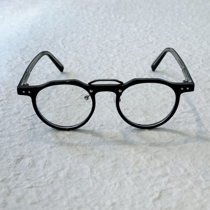 Refined Stud Round Frame