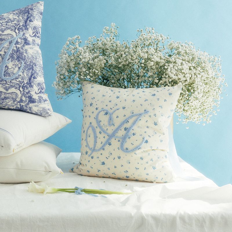 azulejo collection A embroidery cushion