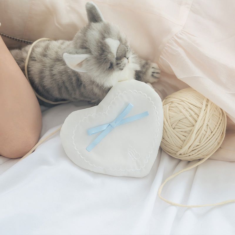 mieo(ミエオ)の「Ribbon Heart Bag _ White(Bags)」