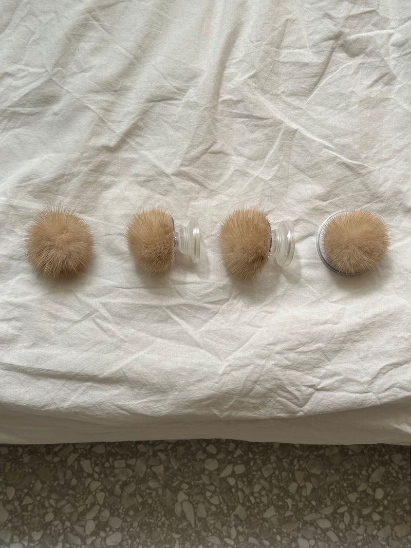 Rabbit‘s tail fur griptok / magsafe tok