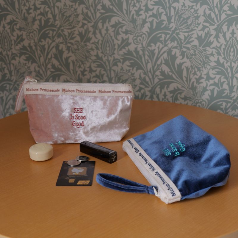 Maison Promenade（メゾン プロムナード）の「ソフトベルベットコスメティックバッグ（スマホグッズ/小物）」
