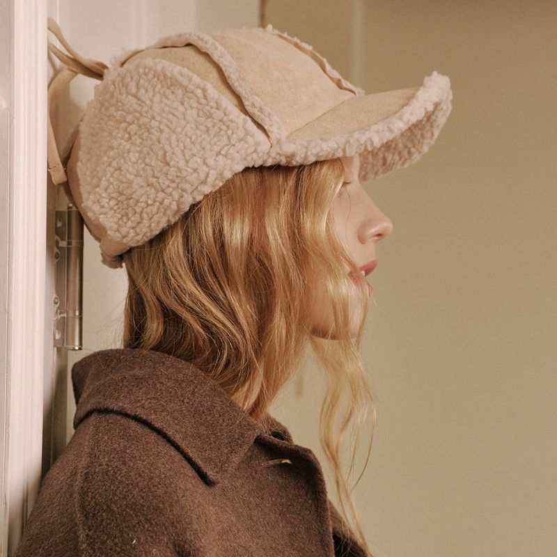 Suede Shearling Ball Cap (Ivory)