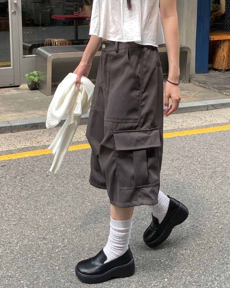 Big cargo bermuda pants