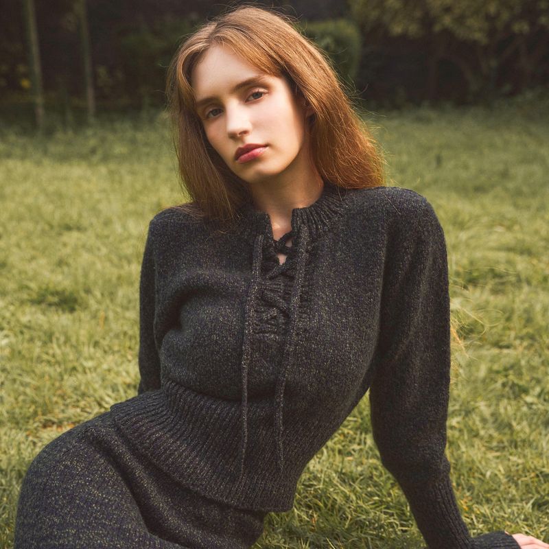 EVMOIU（エブモウ）の「CORSET DETAIL CROP KNIT - NAVY GREEN（Tops）」