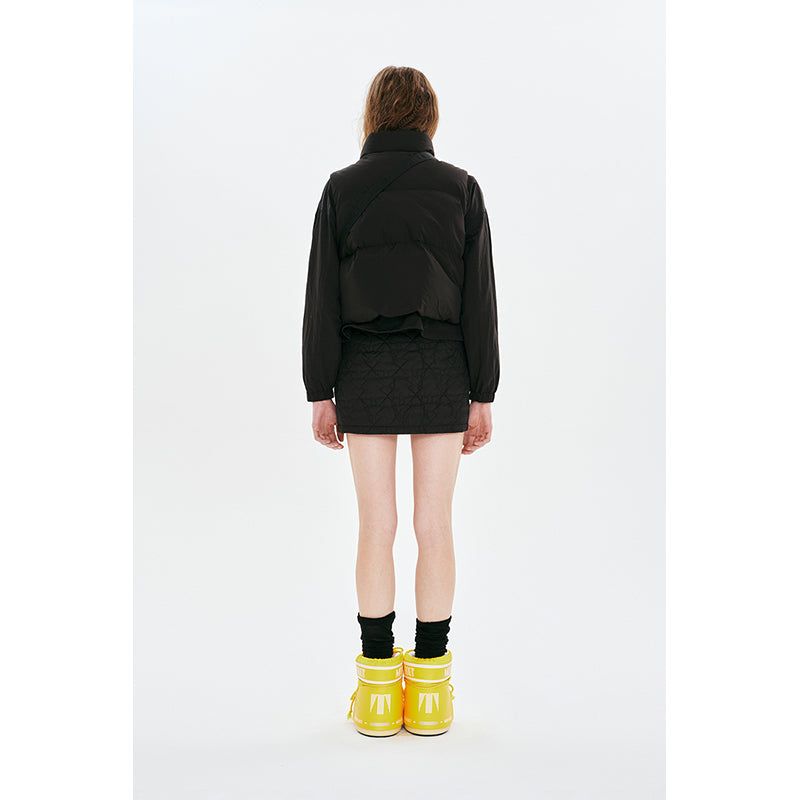 CHERRY CROP STRING DOWN VEST [BLACK]