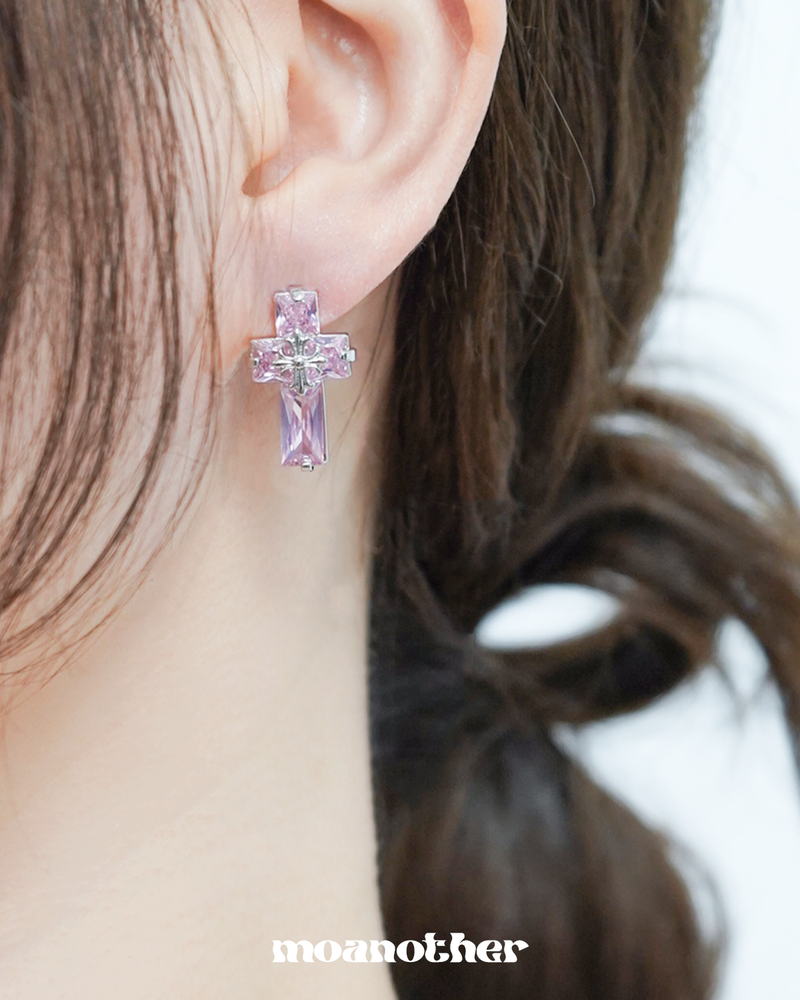 [Hearts2Hearts A-NA Pick!](Silver Post) Pink Cubic Cross Earring