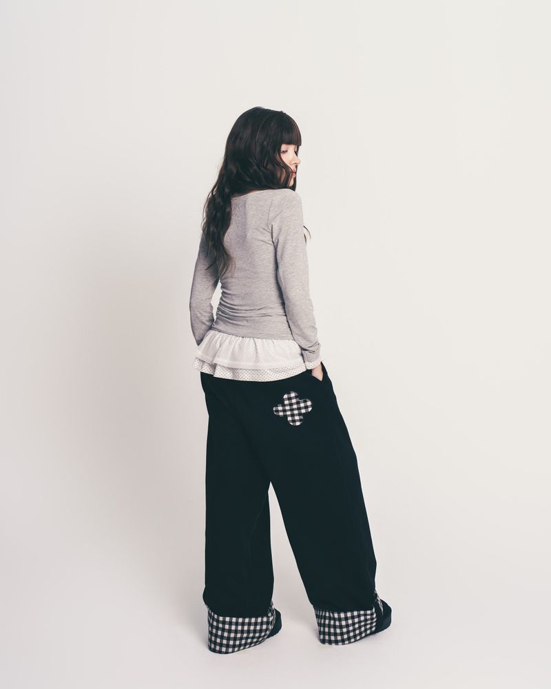check folding sweatpants / black