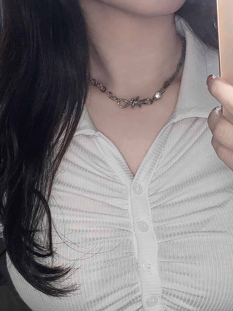 Twisted Ribbon Cubic Bold Choker Necklace