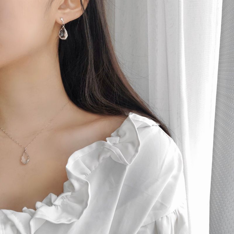 Blingmoon（ブリングムーン）の「ヨンロンクリスタルイヤリング&ネックレスセット（アクセサリー）」