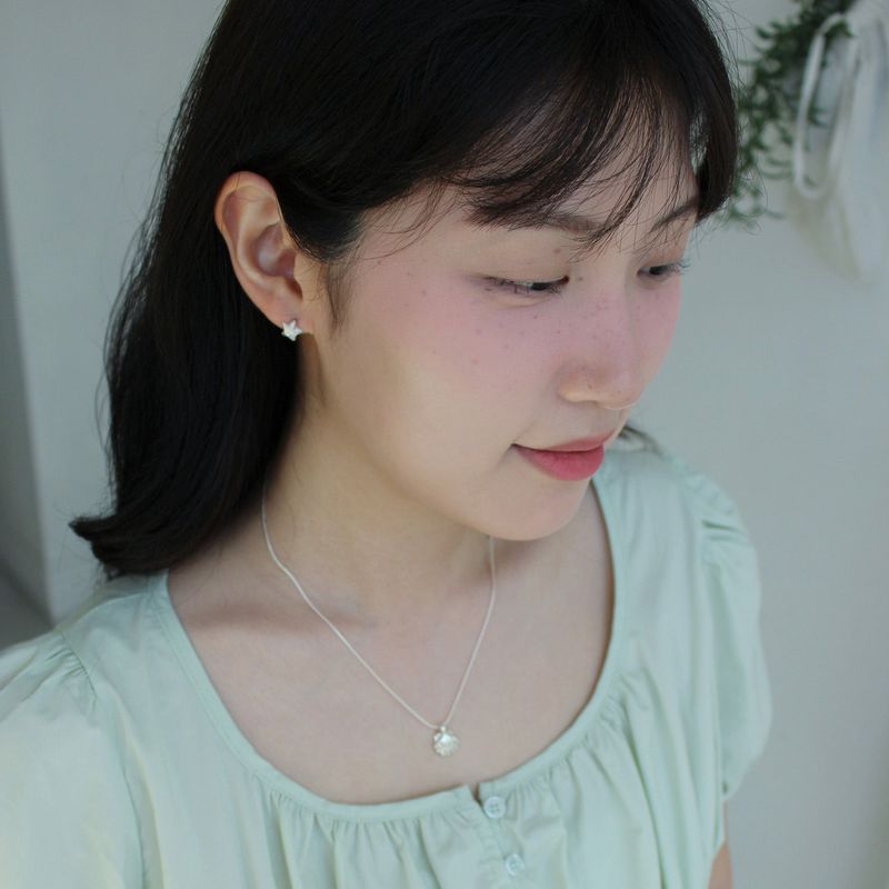 Clumsy little seashell necklace