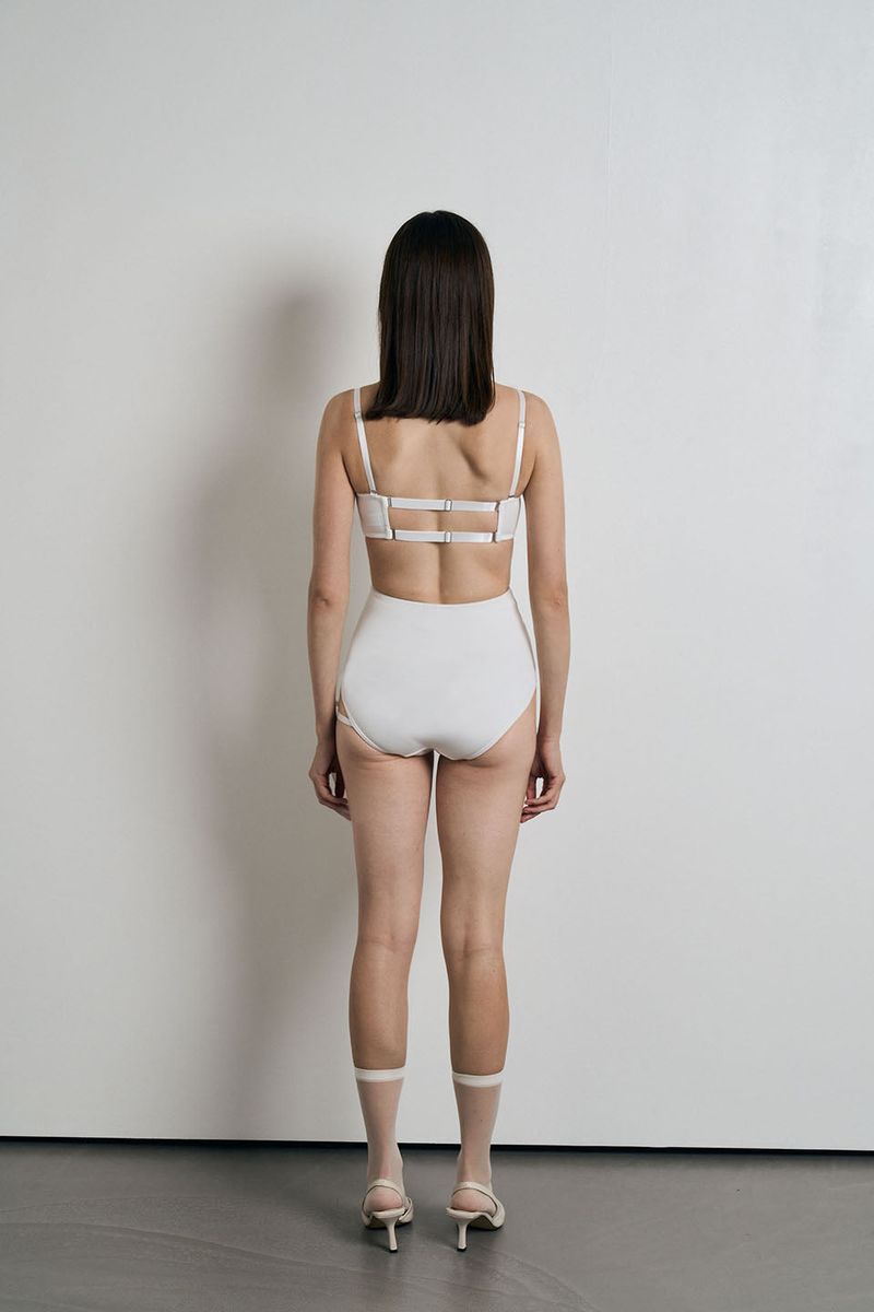 Chain Ribbon One Side High Bikini Panties (White)