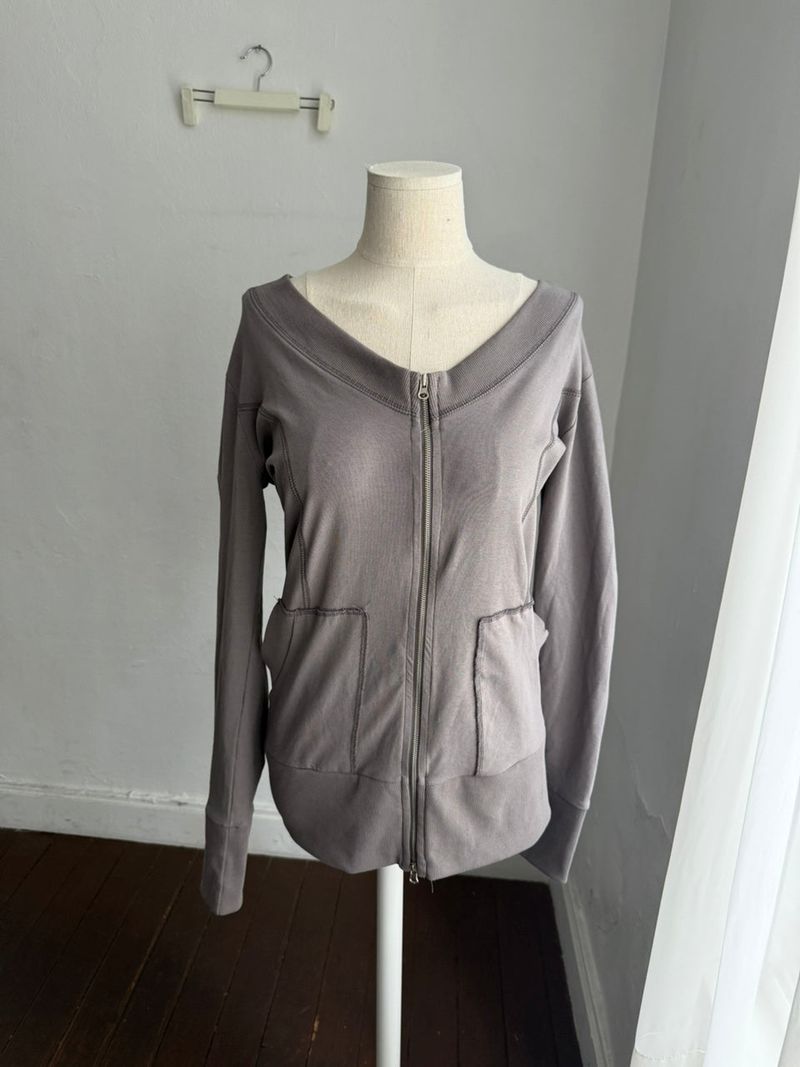 V neck hood zipup